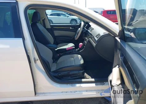 2015 Volkswagen Passat 1.8T Sport из США, поврежденный, VIN 1VWBS7A38FC078387